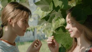 Filmbild aus "Little Trouble Girls"