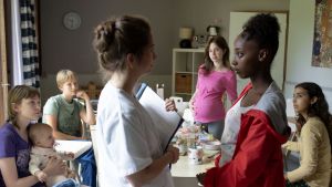 Filmbild aus "Jeunes Mères - Junge Mütter"