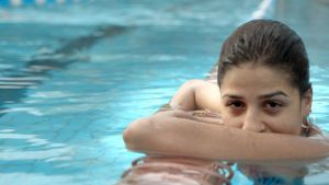 Filmbild aus "Sara Mardini – Gegen den Strom"