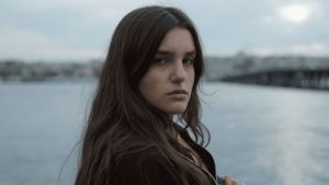Filmbild aus "Ellbogen"